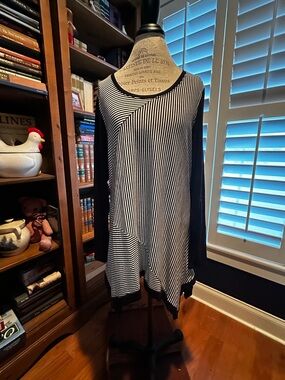 Philosophy Black and White Shark Bite Tunic
